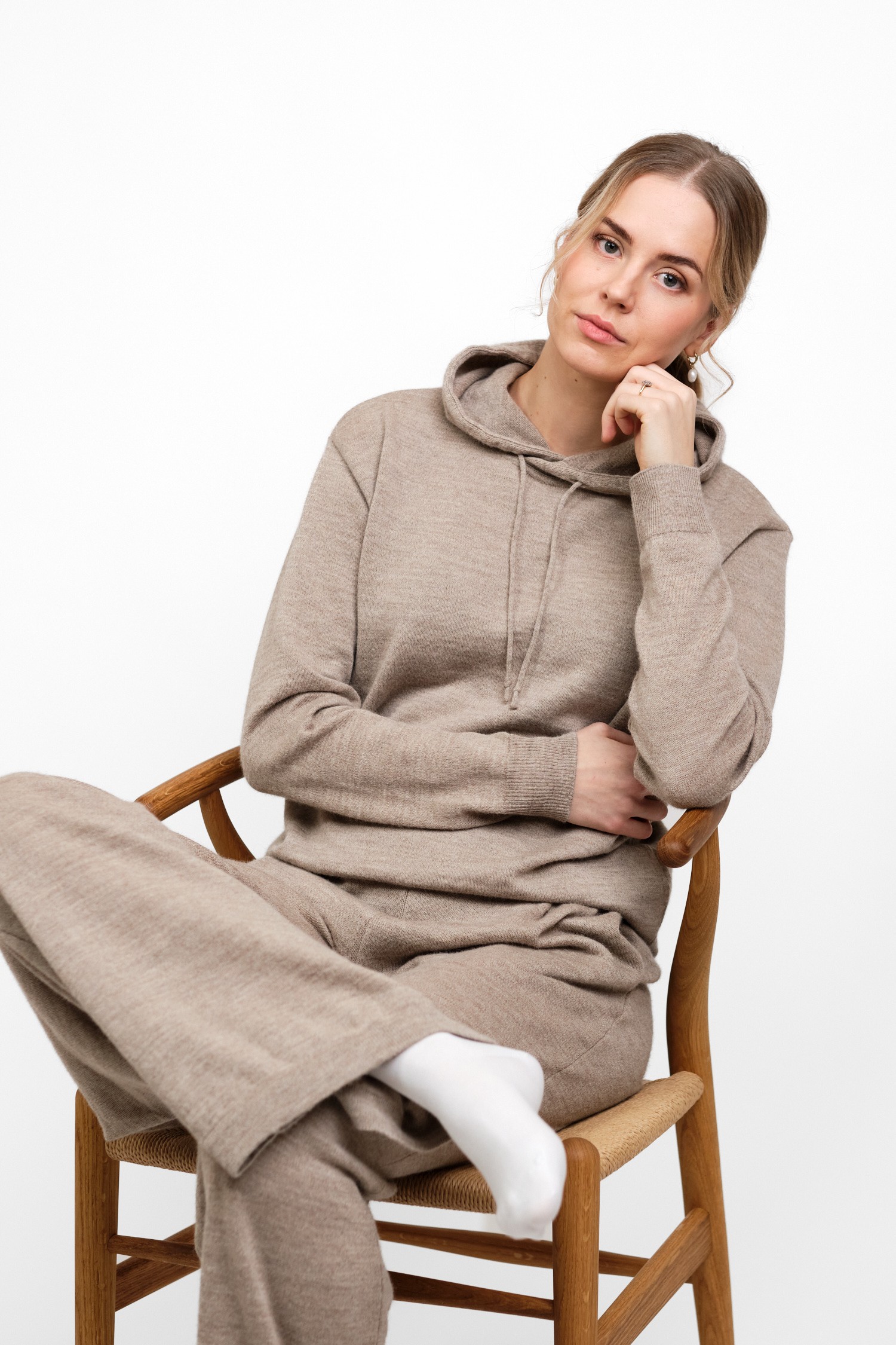 Hoodie stickad huvtröja, greige - Bild 5